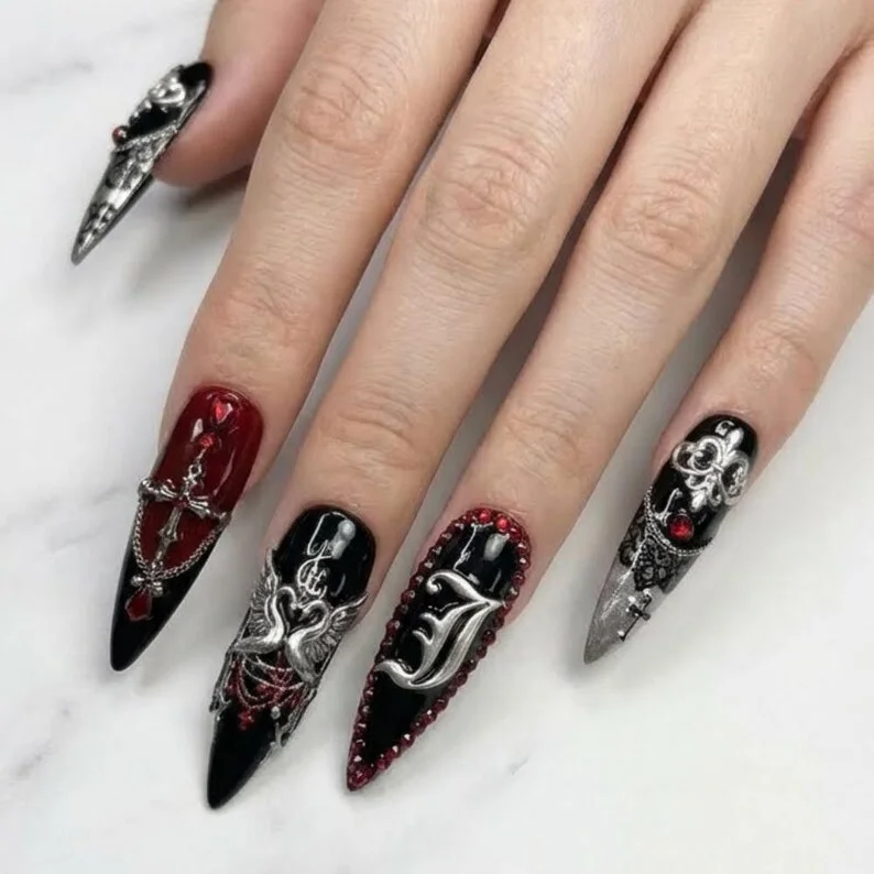 dark romance nails, press on nails, custom press on nails, fake nails, Nails Art, stained glass nails, gold press on nails, 3d press on nails, luxury press on nails, handmade press on nails