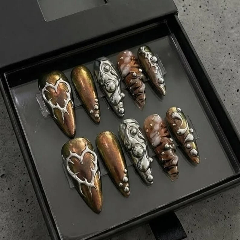 cyber molten heart, press on nails, custom press on nails, fake nails, Nails Art, stained glass nails, gold press on nails, 3d press on nails, luxury press on nails, handmade press on nails