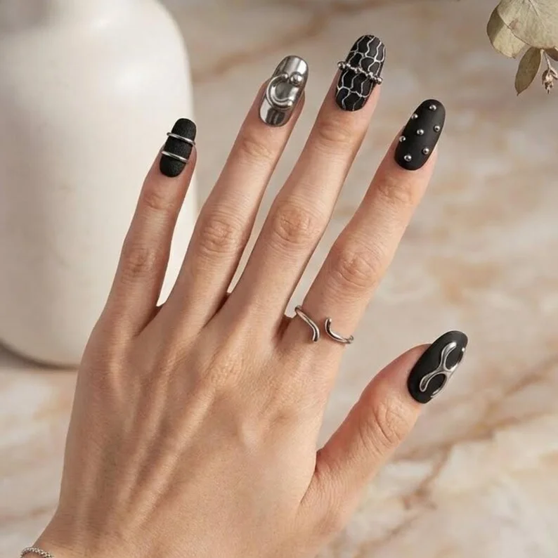metal art nails, press-on nails, press on nails, custom press on nails, fake nails, Nails Art, stained glass nails, gold press on nails, 3d press on nails, luxury press on nails, handmade press on nails