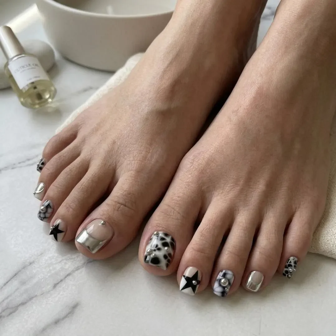 grunge goth nails, fake press on nails, press on nails, custom press on nails, fake nails, Nails Art, stained glass nails, gold press on nails, 3d press on nails, luxury press on nails, handmade press on nails