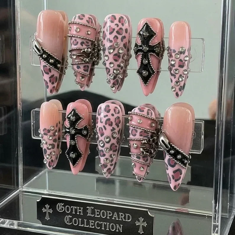 press on nails, custom press on nails, fake nails, Nails Art, stained glass nails, gold press on nails, 3d press on nails, luxury press on nails, handmade press on nails