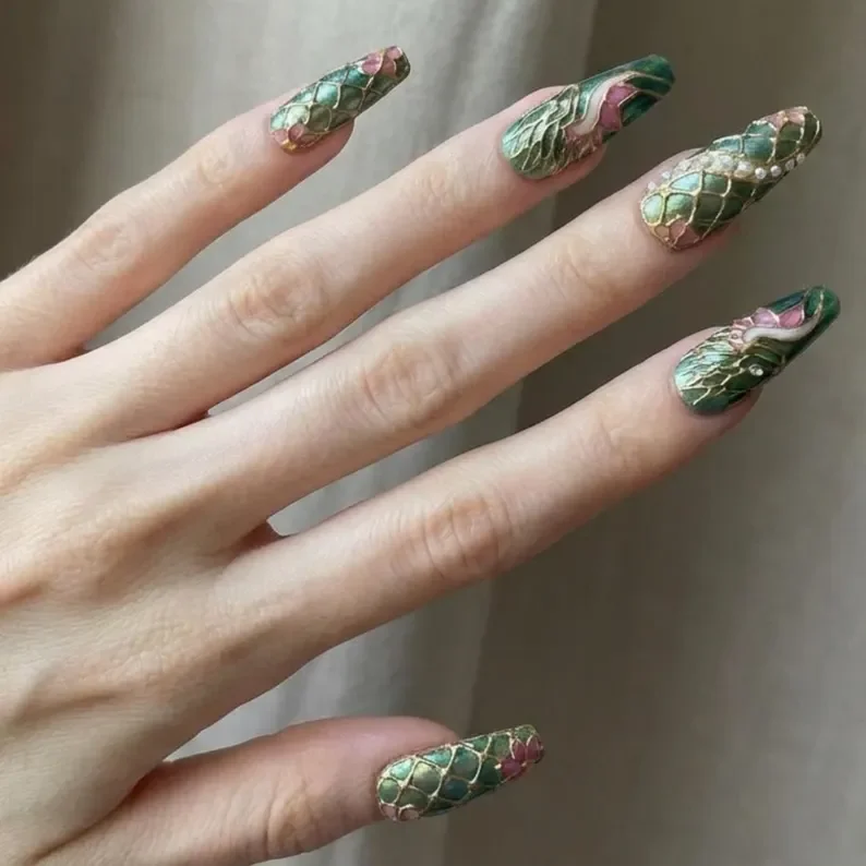 gold chrome nails, dragoncore art, press on nails, custom press on nails, fake nails, Nails Art, stained glass nails, gold press on nails, 3d press on nails, luxury press on nails, handmade press on nails