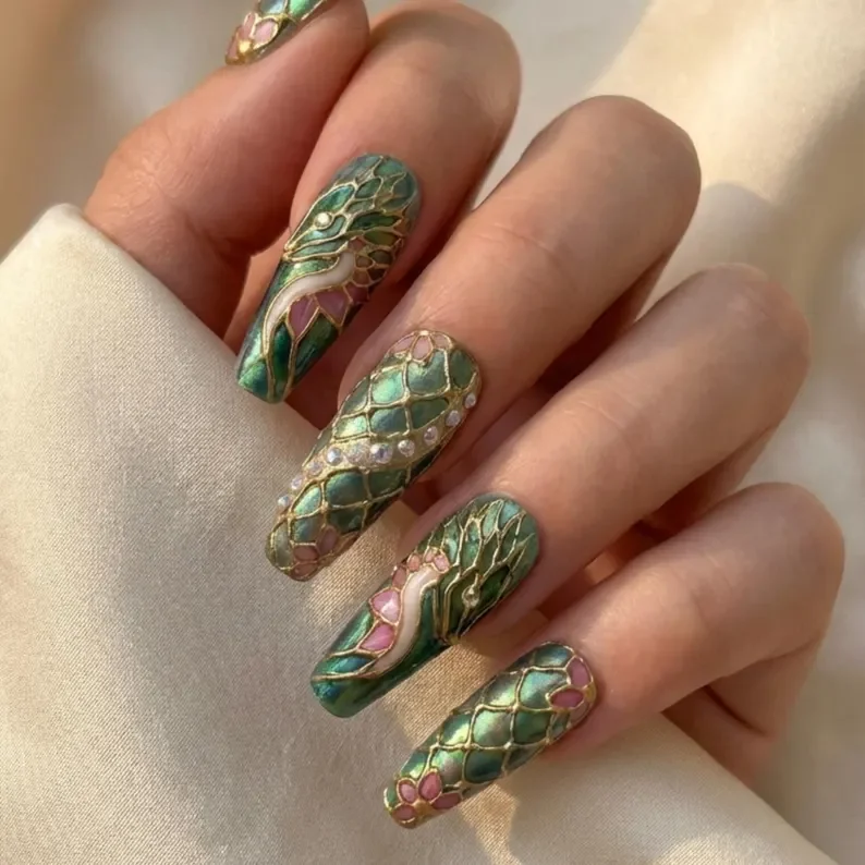 chrome dragon nails, 3D dragon nails, press on nails, custom press on nails, fake nails, Nails Art, stained glass nails, gold press on nails, 3d press on nails, luxury press on nails, handmade press on nails