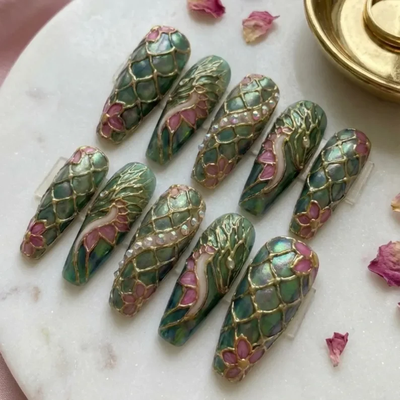 emerald dragon nails, stained glass press on, press on nails, custom press on nails, fake nails, Nails Art, stained glass nails, gold press on nails, 3d press on nails, luxury press on nails, handmade press on nails