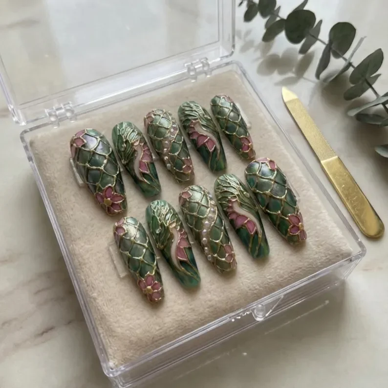 press on nails, 3D gold chrome, custom press on nails, fake nails, Nails Art, stained glass nails, gold press on nails, 3d press on nails, luxury press on nails, handmade press on nails