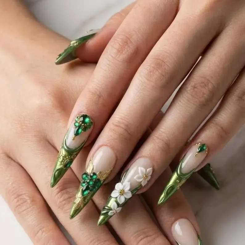 emerald green nails, press on nails, custom press on nails, fake nails, Nails Art, stained glass nails, gold press on nails, 3d press on nails, luxury press on nails, handmade press on nails