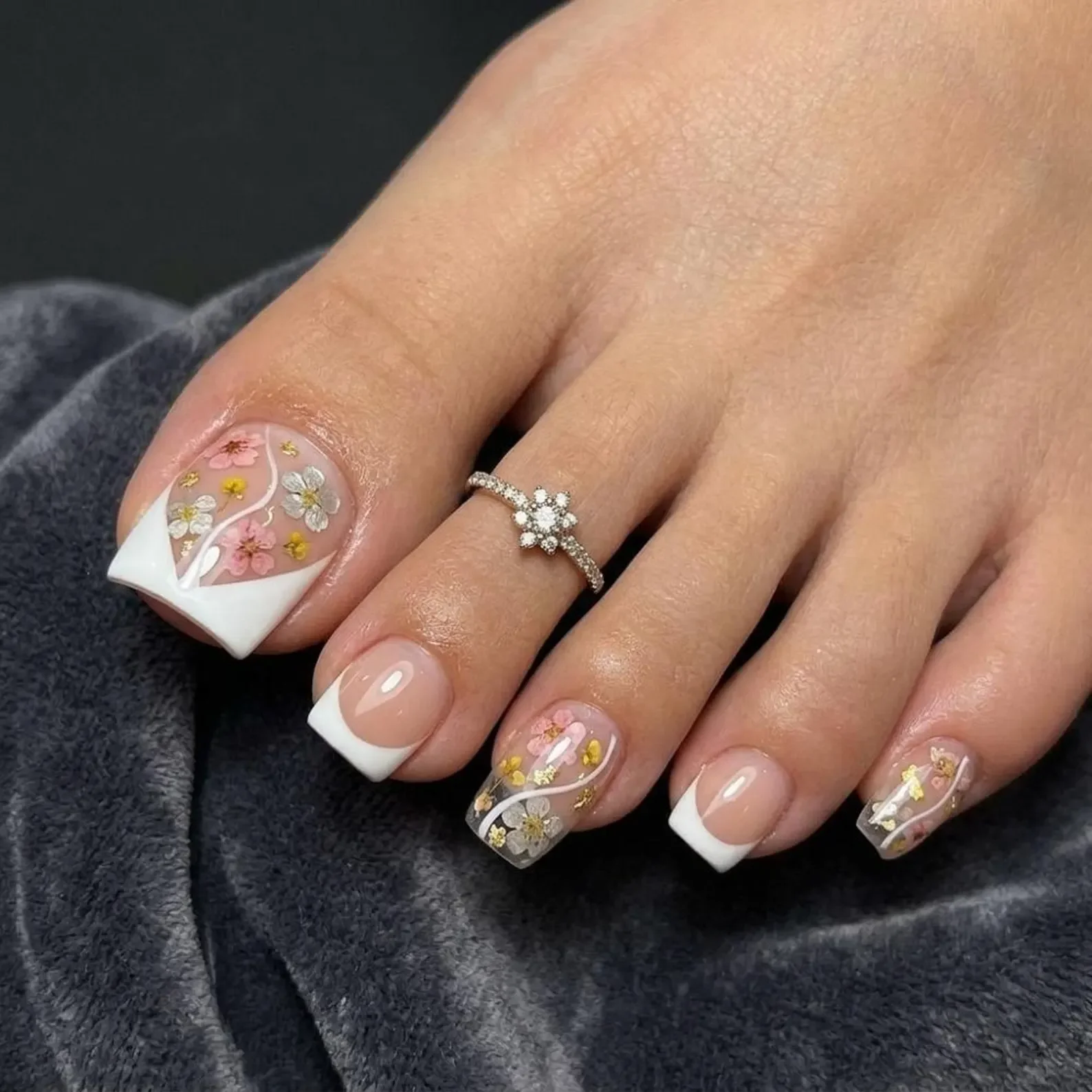 encapsulated dried flower, French tip toe nails, press on nails, custom press on nails, fake nails, Nails Art, stained glass nails, gold press on nails, 3d press on nails, luxury press on nails, handmade press on nails
