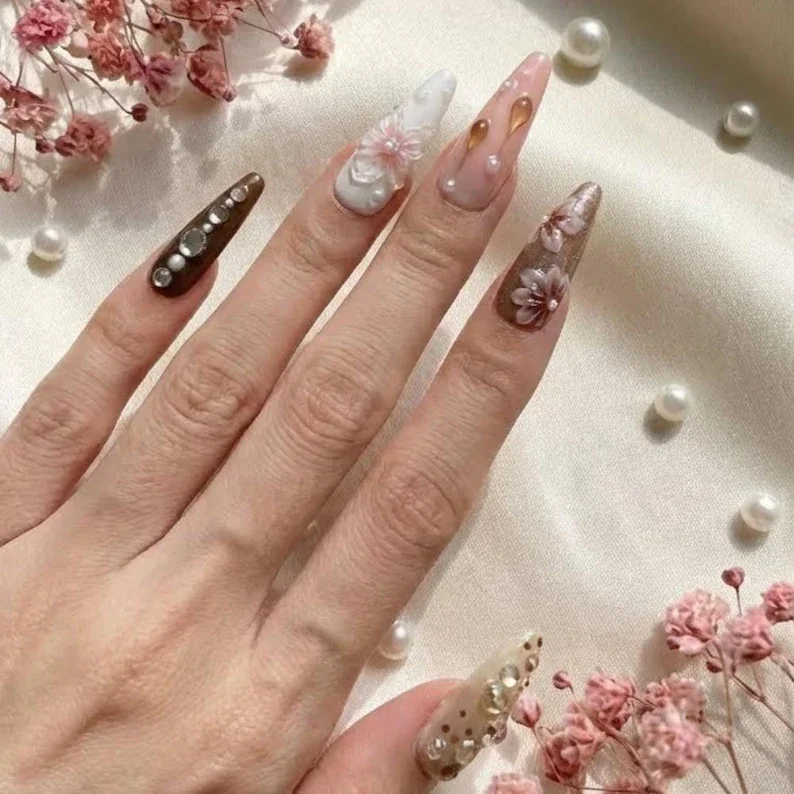 amber gem nails, luxury gel nails, press on nails, custom press on nails, fake nails, Nails Art, stained glass nails, gold press on nails, 3d press on nails, luxury press on nails, handmade press on nails