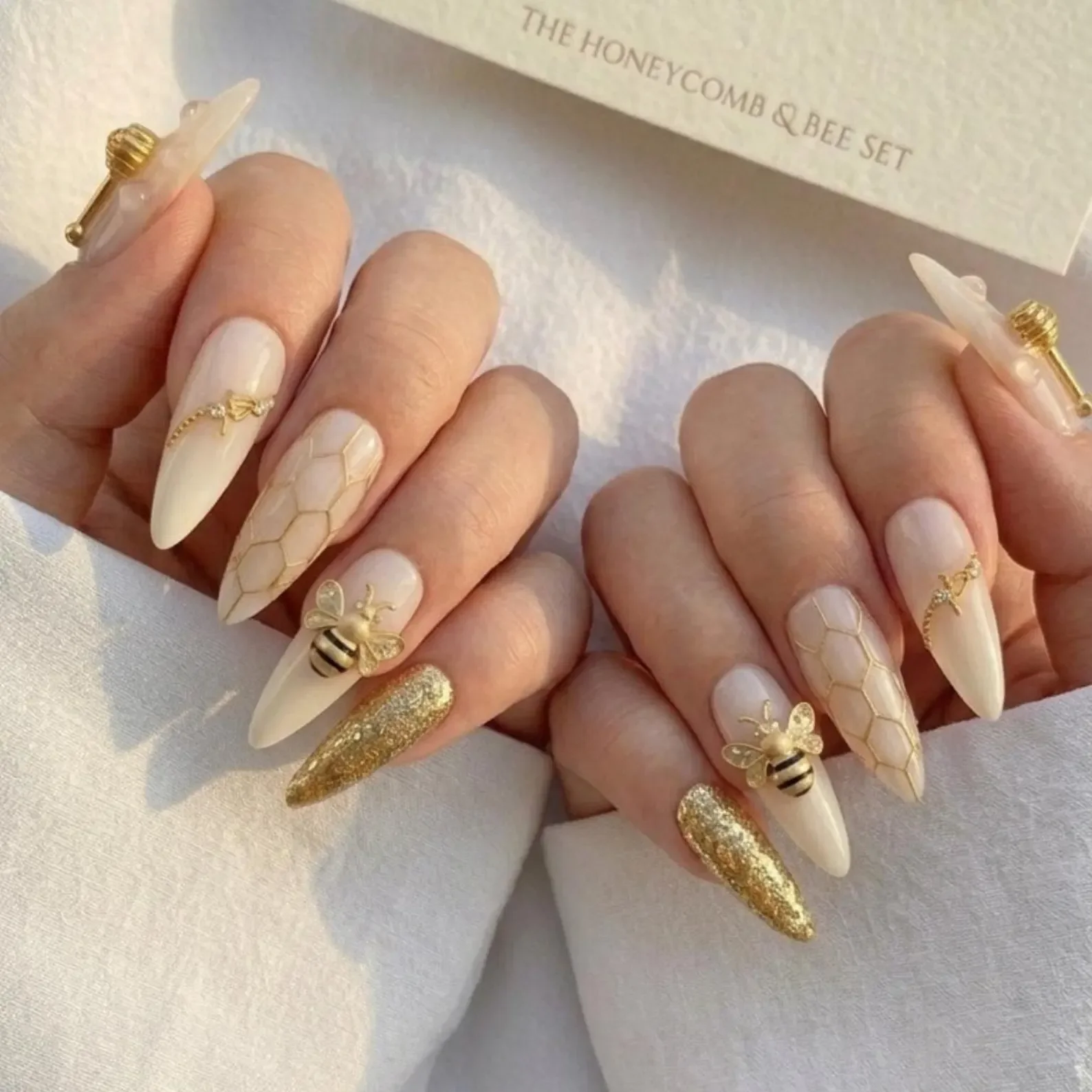 golden honeybee nails, golden honeybee press on nails, press on nails, custom press on nails, fake nails, Nails Art, stained glass nails, gold press on nails, 3d press on nails, luxury press on nails, handmade press on nails