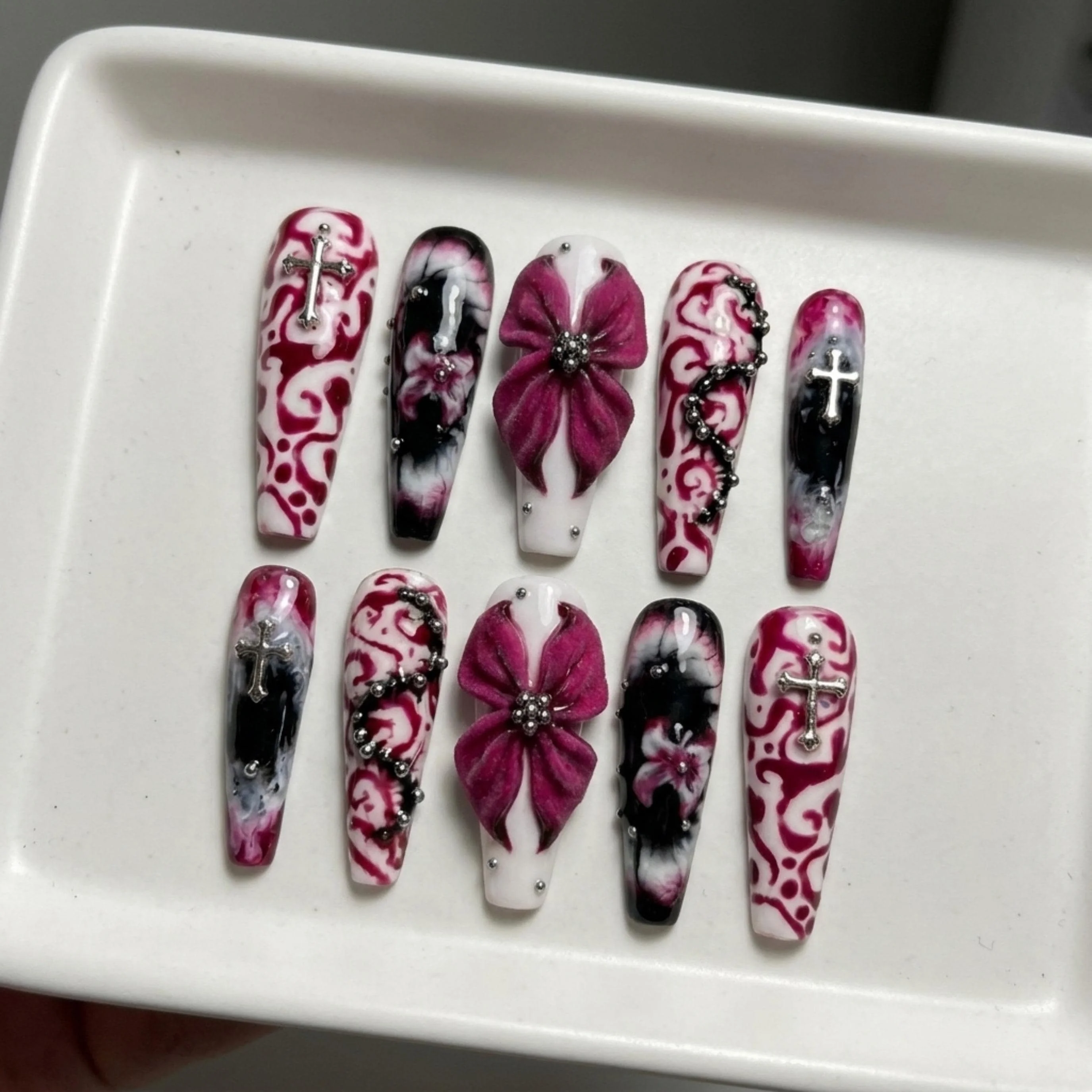 press on nails, custom press on nails, fake nails, Nails Art, stained glass nails, gold press on nails, 3d press on nails, luxury press on nails, handmade press on nails