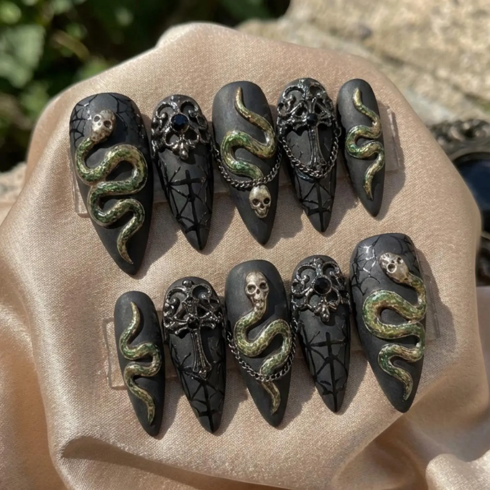 gothic nail set, skull press on nails, press on nails, custom press on nails, fake nails, Nails Art, stained glass nails, gold press on nails, 3d press on nails, luxury press on nails, handmade press on nails