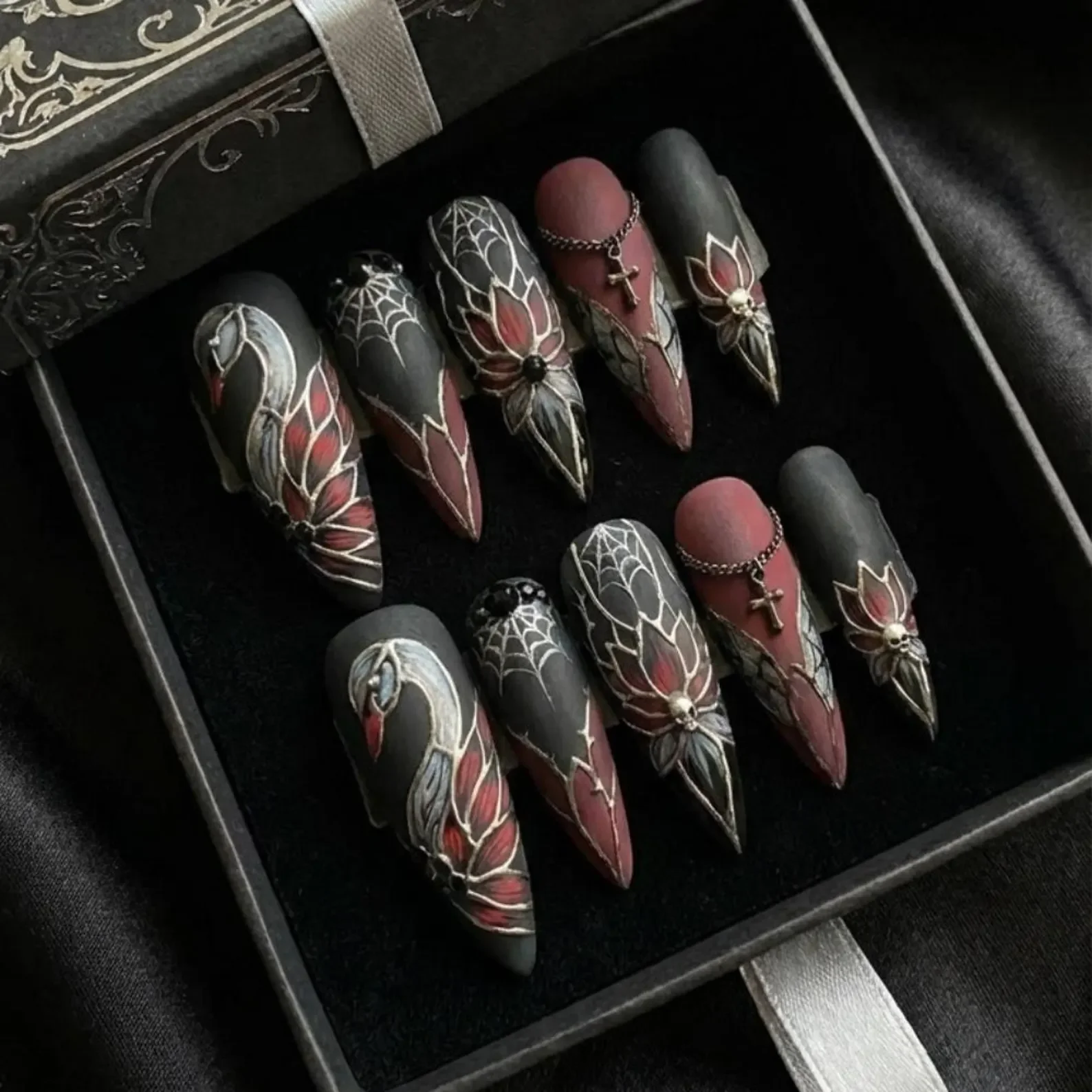 gothic nail art, vampire style nails, press on nails, custom press on nails, fake nails, Nails Art, stained glass nails, gold press on nails, 3d press on nails, luxury press on nails, handmade press on nails