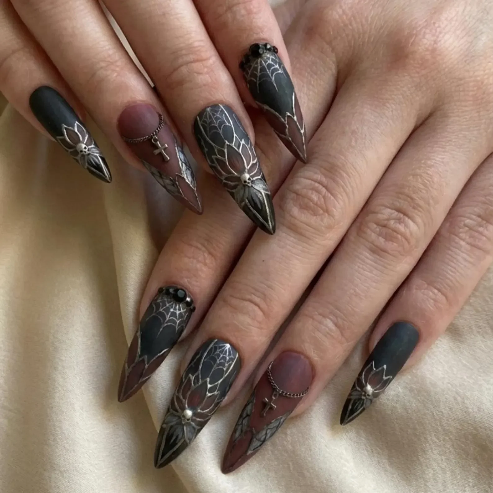 gothic press on nails, black swan nails, press on nails, custom press on nails, fake nails, Nails Art, stained glass nails, gold press on nails, 3d press on nails, luxury press on nails, handmade press on nails