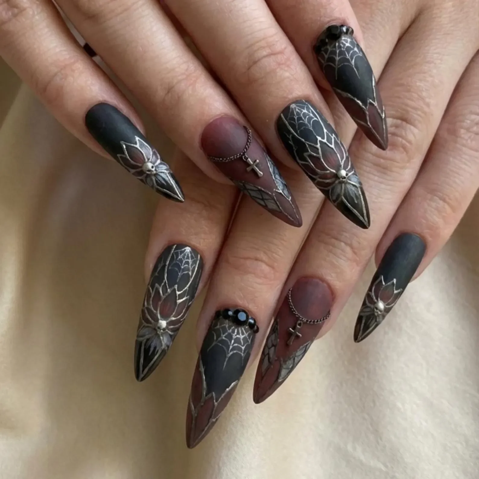 gothic nail art, vampire style nails, press on nails, custom press on nails, fake nails, Nails Art, stained glass nails, gold press on nails, 3d press on nails, luxury press on nails, handmade press on nails