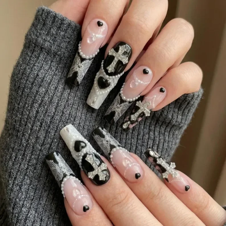3D pearl nails, pearl necklace nails, press on nails, custom press on nails, fake nails, Nails Art, stained glass nails, gold press on nails, 3d press on nails, luxury press on nails, handmade press on nails