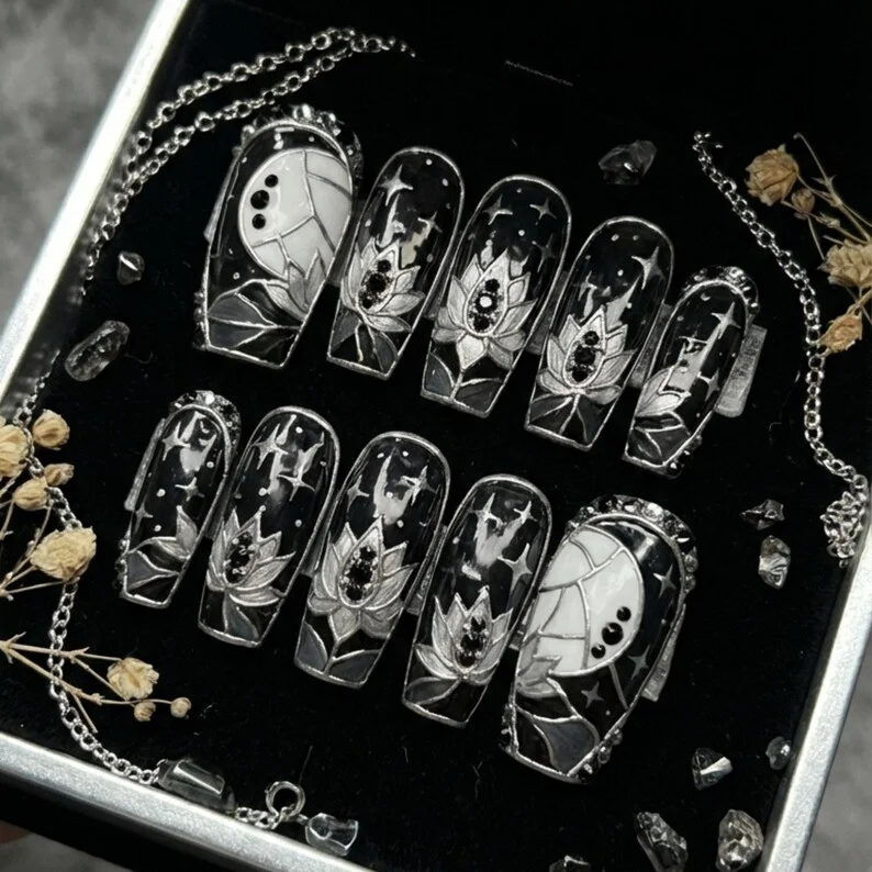 press on nails, custom press on nails, fake nails, Nails Art, stained glass nails, gold press on nails, 3d press on nails, luxury press on nails, handmade press on nails