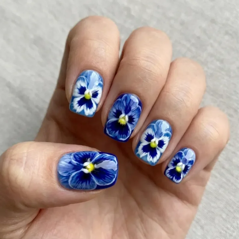 floral art nails, floral press ons, press on nails, custom press on nails, fake nails, Nails Art, stained glass nails, gold press on nails, 3d press on nails, luxury press on nails, handmade press on nails