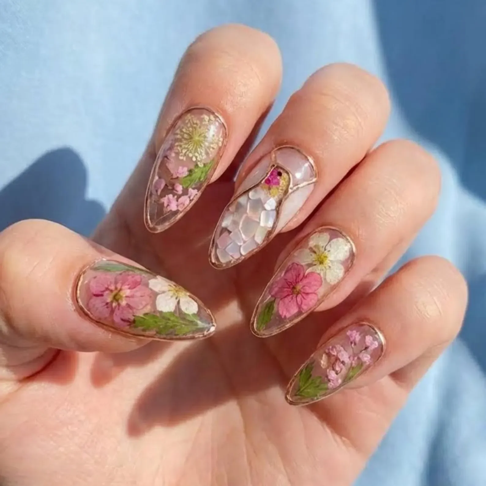 gold wire accent, shell nail art, press on nails, custom press on nails, fake nails, Nails Art, stained glass nails, gold press on nails, 3d press on nails, luxury press on nails, handmade press on nails