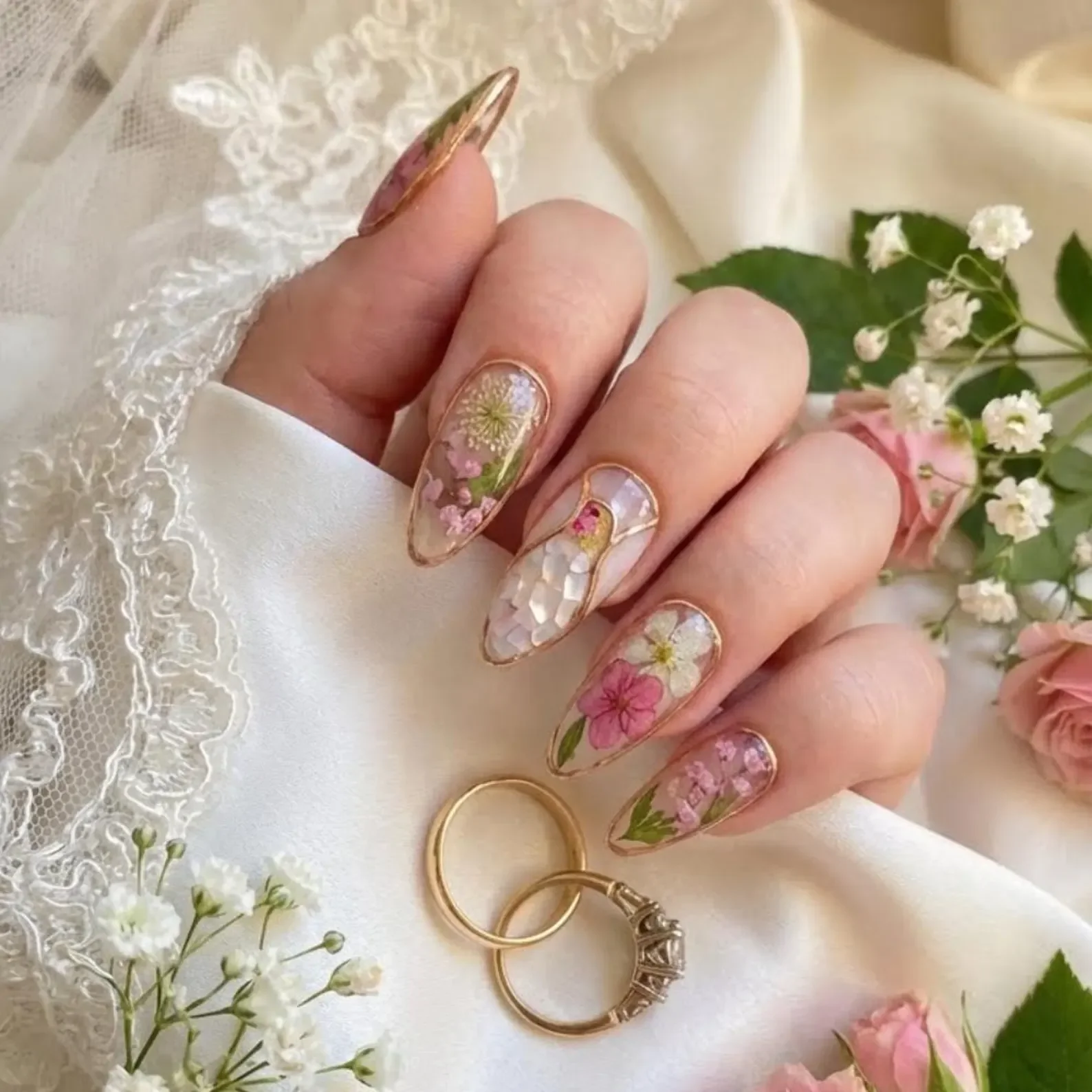 gold wire nails, shell accent nails, press on nails, custom press on nails, fake nails, Nails Art, stained glass nails, gold press on nails, 3d press on nails, luxury press on nails, handmade press on nails