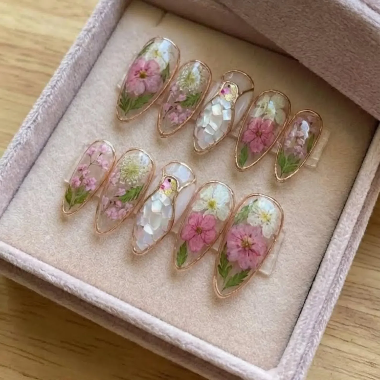 gold wire accent, shell nail art, press on nails, custom press on nails, fake nails, Nails Art, stained glass nails, gold press on nails, 3d press on nails, luxury press on nails, handmade press on nails