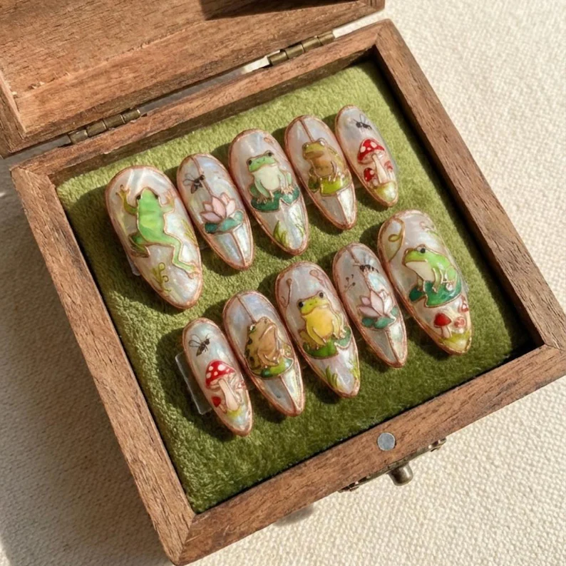 hand painted nails, frog press on, press on nails, custom press on nails, fake nails, Nails Art, stained glass nails, gold press on nails, 3d press on nails, luxury press on nails, handmade press on nails