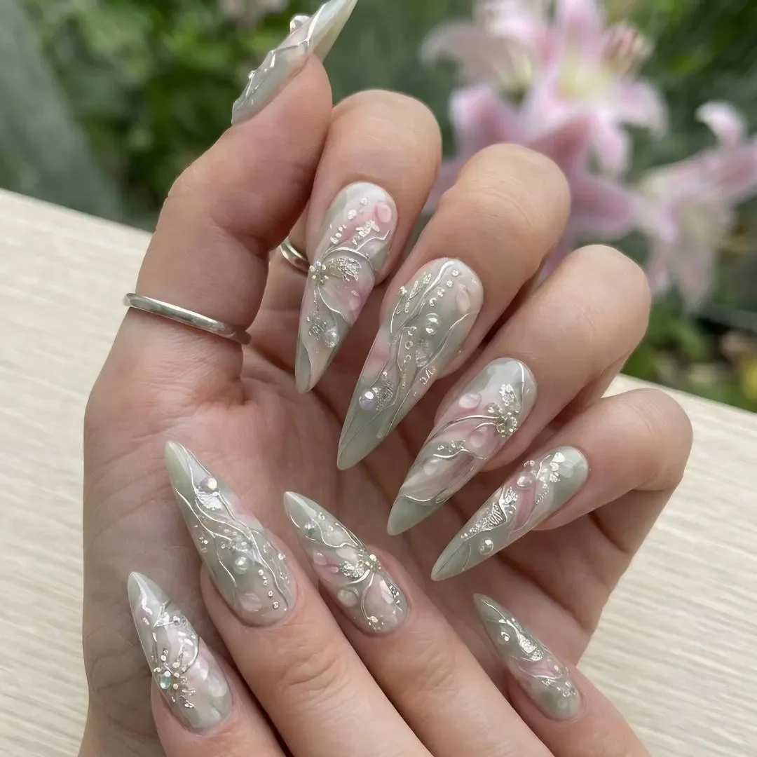 press on nails, custom press on nails, fake nails, Nails Art, stained glass nails, gold press on nails, 3d press on nails, luxury press on nails, handmade press on nails