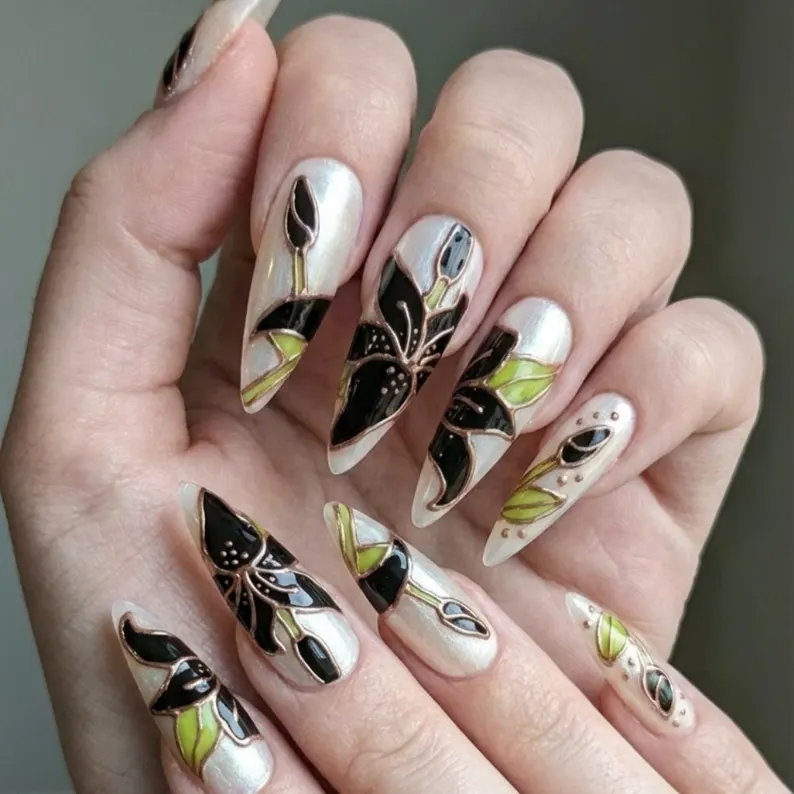 Iridescent black, Floral press on, press on nails, custom press on nails, fake nails, Nails Art, stained glass nails, gold press on nails, 3d press on nails, luxury press on nails, handmade press on nails