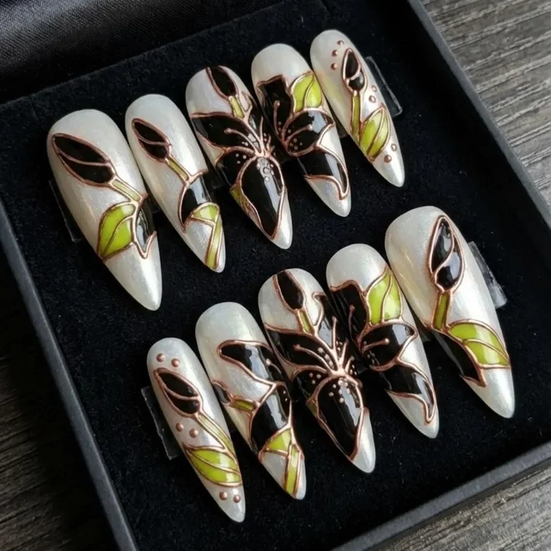 Rose gold accents, Handmade nails, press on nails, custom press on nails, fake nails, Nails Art, stained glass nails, gold press on nails, 3d press on nails, luxury press on nails, handmade press on nails