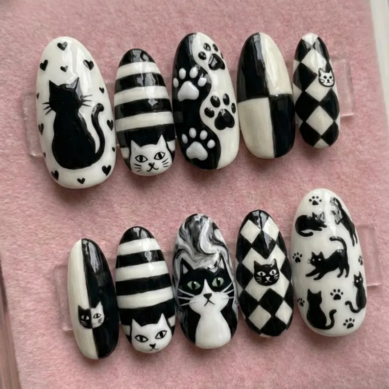 paw print nails, faux nail set, press on nails, custom press on nails, fake nails, Nails Art, stained glass nails, gold press on nails, 3d press on nails, luxury press on nails, handmade press on nails