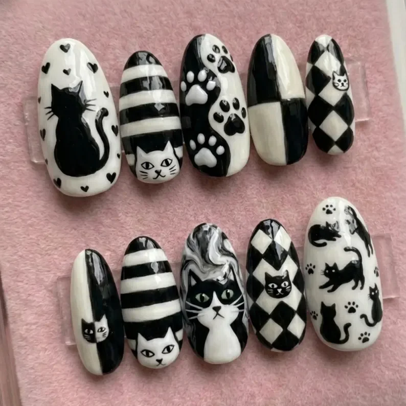 handmade press on nails, black and white nails, press on nails, custom press on nails, fake nails, Nails Art, stained glass nails, gold press on nails, 3d press on nails, luxury press on nails