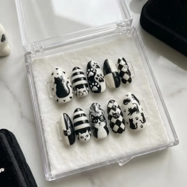 3D paw print, cat paw nail art, press on nails, custom press on nails, fake nails, Nails Art, stained glass nails, gold press on nails, 3d press on nails, luxury press on nails, handmade press on nails