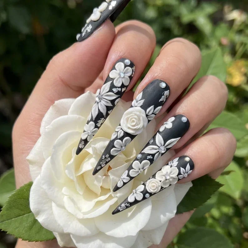 botanical nail art, handmade press ons, press on nails, custom press on nails, fake nails, Nails Art, stained glass nails, gold press on nails, 3d press on nails, luxury press on nails, handmade press on nails