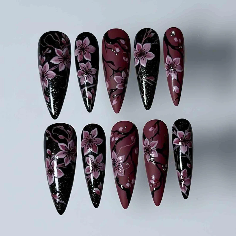 press on nails, custom press on nails, fake nails, Nails Art, stained glass nails, gold press on nails, 3d press on nails, luxury press on nails, handmade press on nails