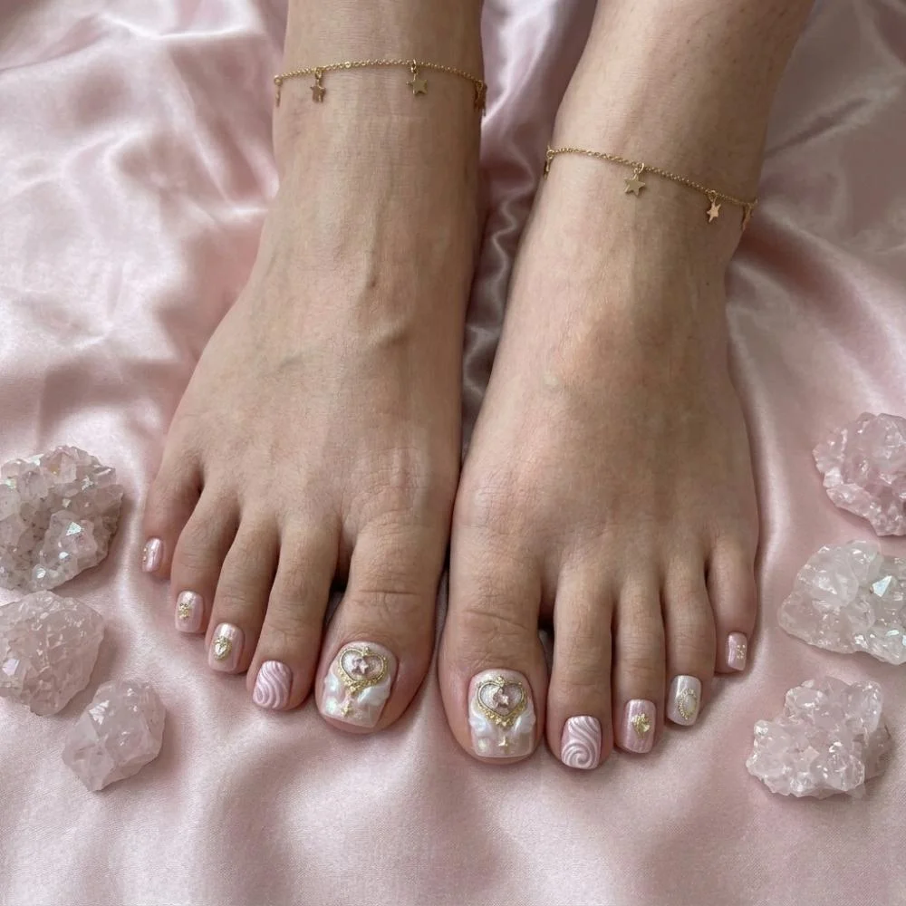 heart nails, gold heart nails, press on nails, custom press on nails, fake nails, Nails Art, stained glass nails, gold press on nails, 3d press on nails, luxury press on nails, handmade press on nails