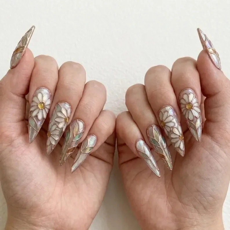 daisy nail design, iridescent nails, press on nails, custom press on nails, fake nails, Nails Art, stained glass nails, gold press on nails, 3d press on nails, luxury press on nails, handmade press on nails