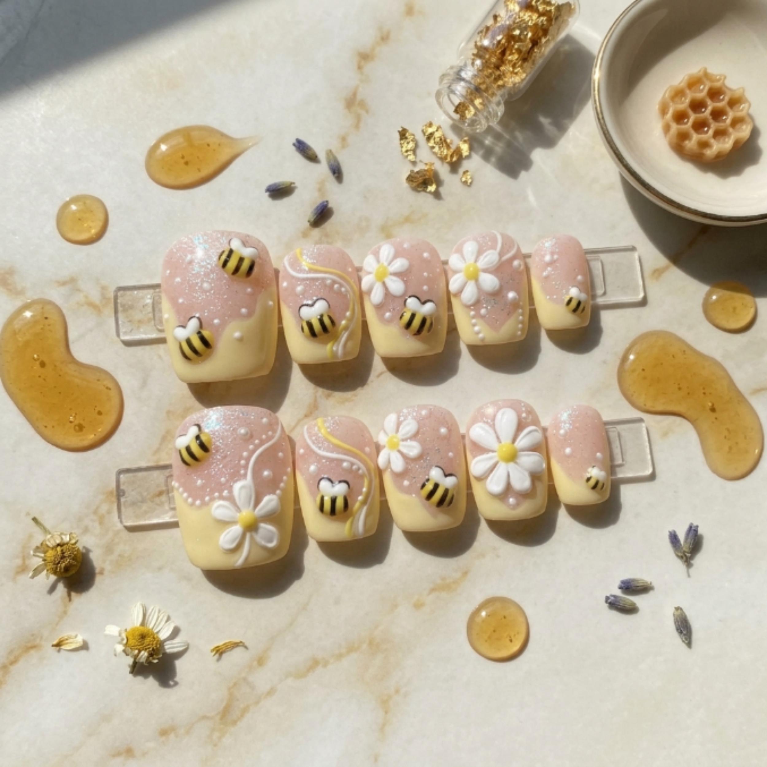 honey blossom, 3D bee, press on nails, custom press on nails, fake nails, Nails Art, stained glass nails, gold press on nails, 3d press on nails, luxury press on nails, handmade press on nails
