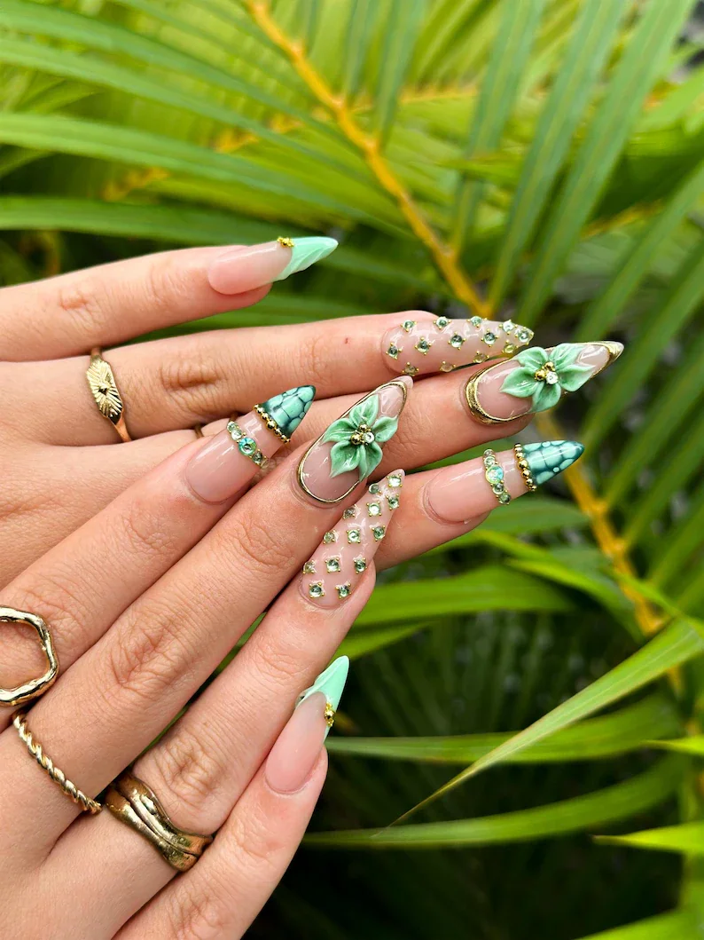 press on nails, custom press on nails, fake nails, Nails Art, stained glass nails, gold press on nails, 3d press on nails, luxury press on nails, handmade press on nails