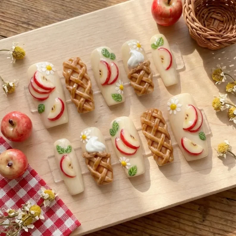 lattice apple pie, a la mode nails, press on nails, custom press on nails, fake nails, Nails Art, stained glass nails, gold press on nails, 3d press on nails, luxury press on nails, handmade press on nails