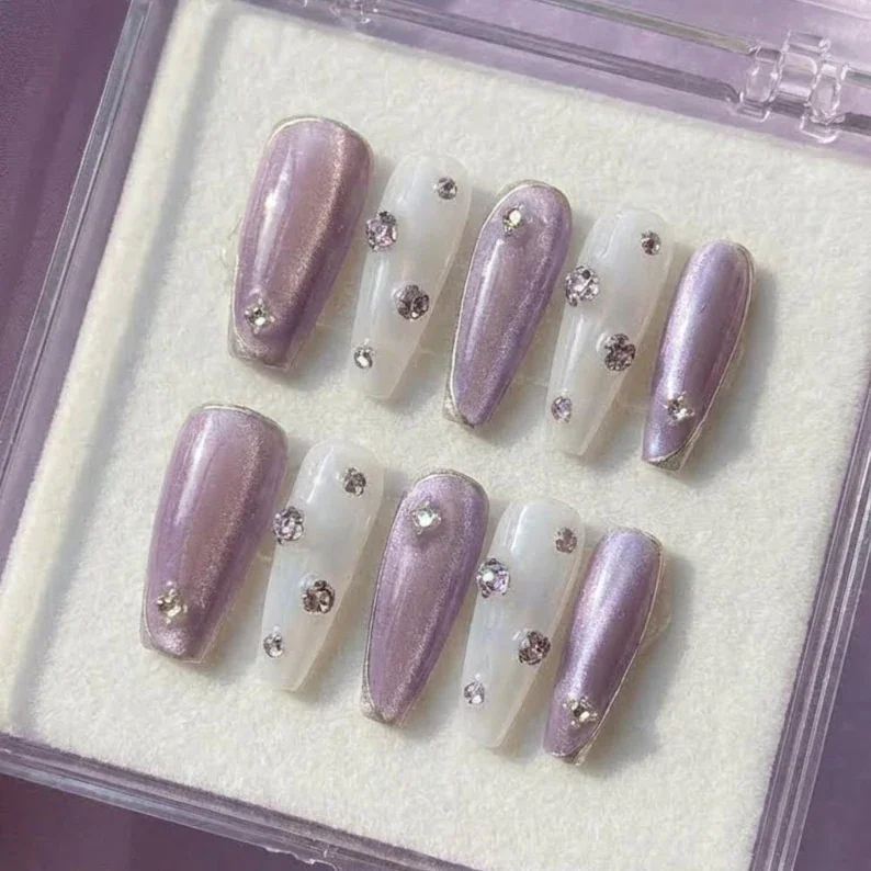 lavender velvet nails, cat eye press ons, press on nails, custom press on nails, fake nails, Nails Art, stained glass nails, gold press on nails, 3d press on nails, luxury press on nails, handmade press on nails