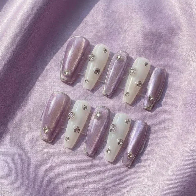 lavender velvet nails, cat eye press ons, press on nails, custom press on nails, fake nails, Nails Art, stained glass nails, gold press on nails, 3d press on nails, luxury press on nails, handmade press on nails