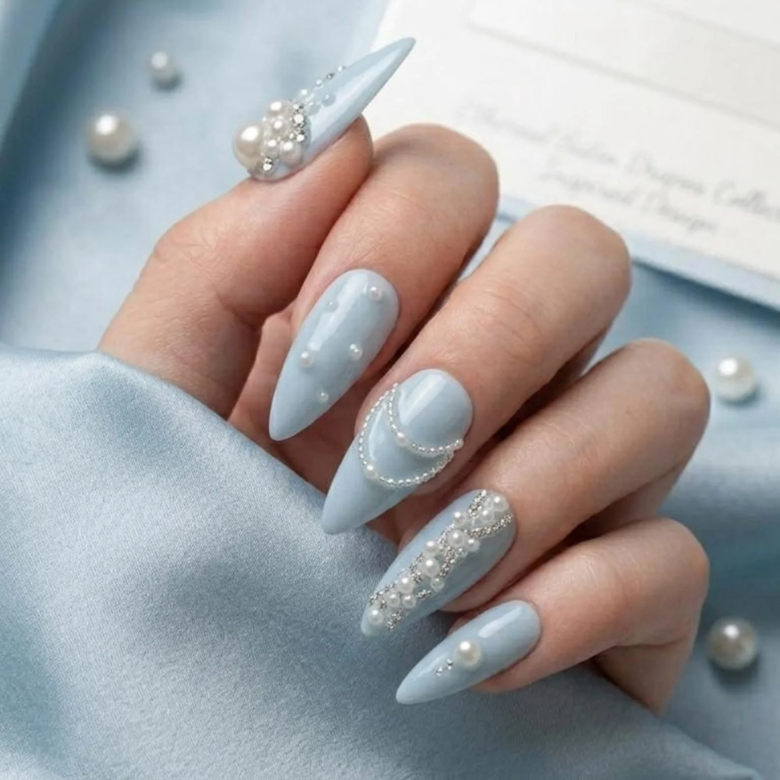 pearl nail design, chain nail art, press on nails, custom press on nails, fake nails, Nails Art, stained glass nails, gold press on nails, 3d press on nails, luxury press on nails, handmade press on nails