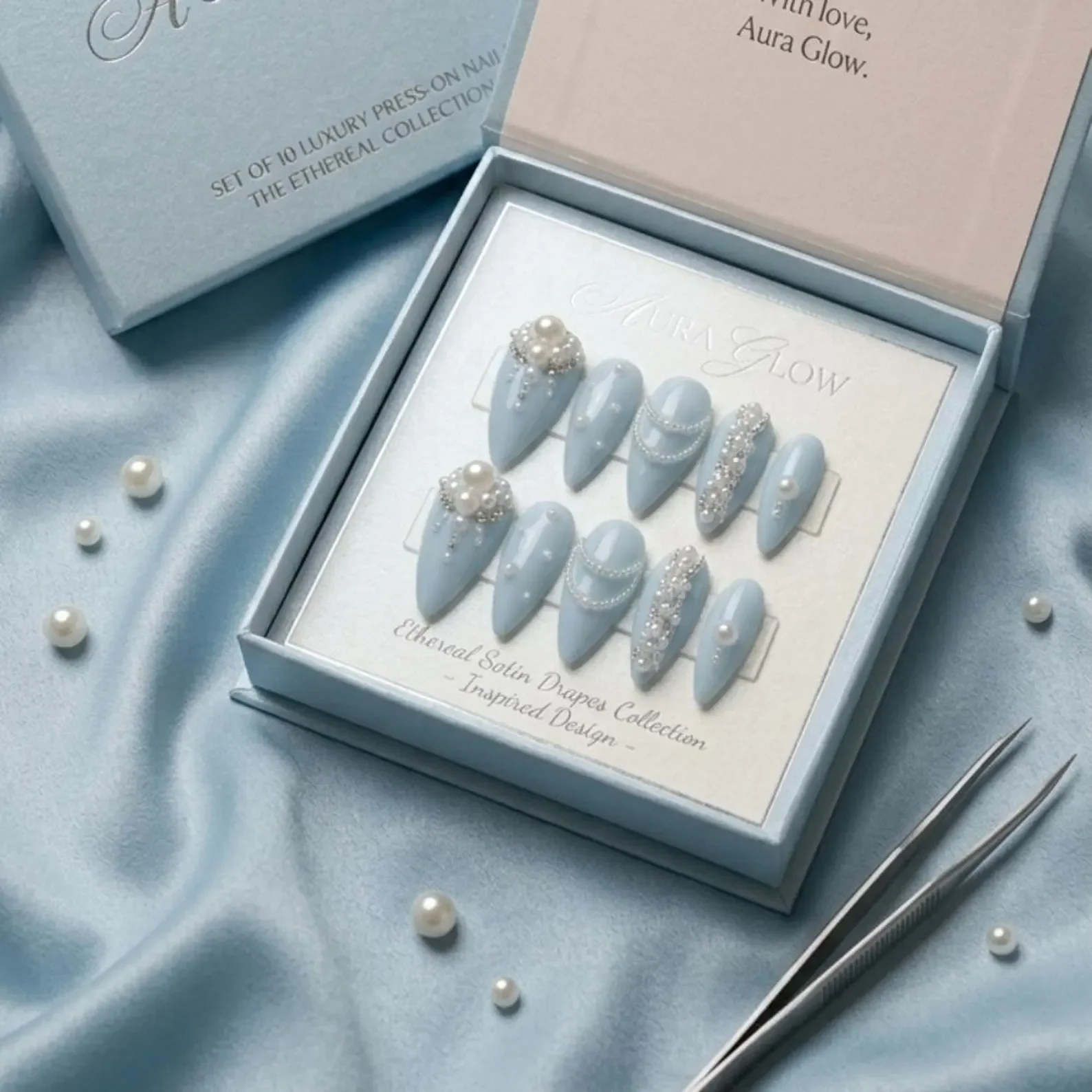 blue pearl nails, pearl and chain nails, press on nails, custom press on nails, fake nails, Nails Art, stained glass nails, gold press on nails, 3d press on nails, luxury press on nails, handmade press on nails