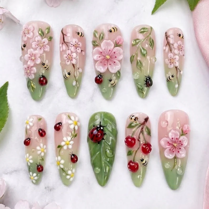 ladybug press on, bee press on, press on nails, custom press on nails, fake nails, Nails Art, stained glass nails, gold press on nails, 3d press on nails, luxury press on nails, handmade press on nails