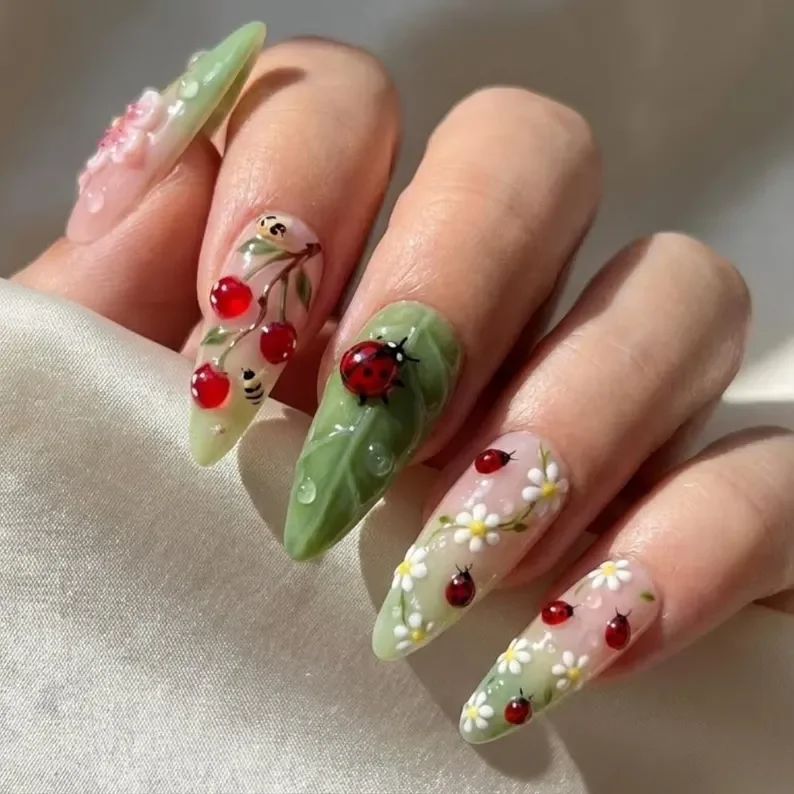 bee press on, pink sakura nails, press on nails, custom press on nails, fake nails, Nails Art, stained glass nails, gold press on nails, 3d press on nails, luxury press on nails, handmade press on nails