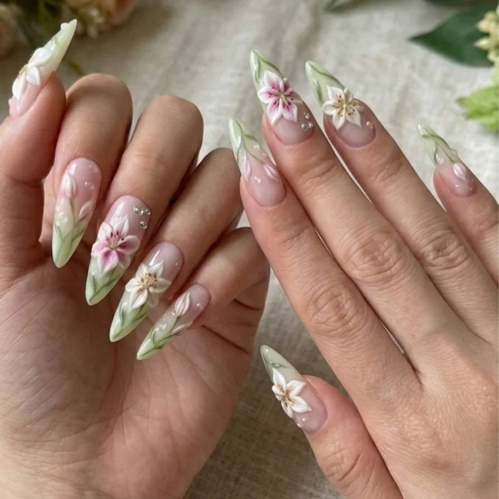custom handmade nails, bridal wedding nails, press on nails, custom press on nails, fake nails, Nails Art, stained glass nails, gold press on nails, 3d press on nails, luxury press on nails, handmade press on nails