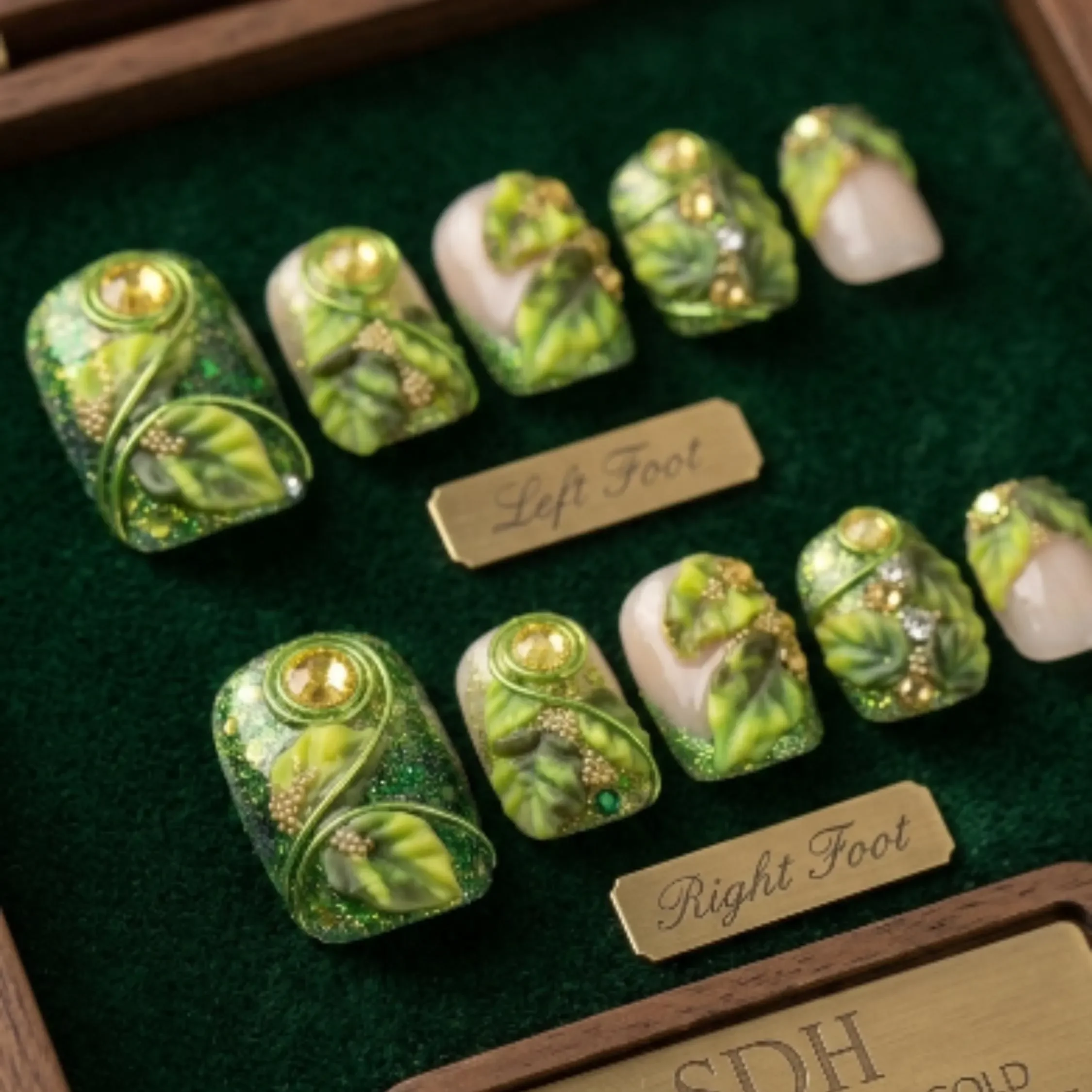 emerald green toes, nature themed nails, press on nails, custom press on nails, fake nails, Nails Art, stained glass nails, gold press on nails, 3d press on nails, luxury press on nails, handmade press on nails