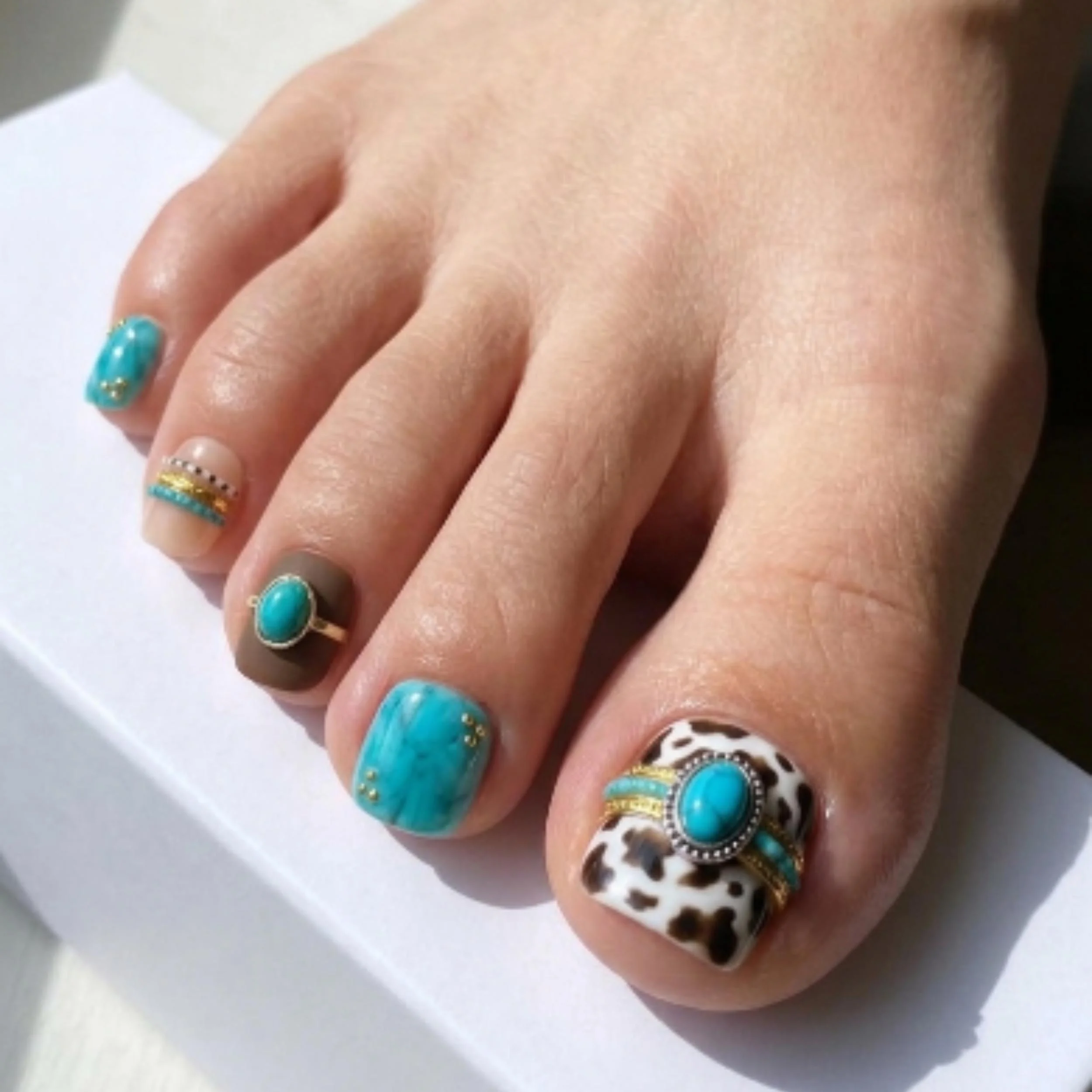 cow print toes, press on toes, press on nails, custom press on nails, fake nails, Nails Art, stained glass nails, gold press on nails, 3d press on nails, luxury press on nails, handmade press on nails