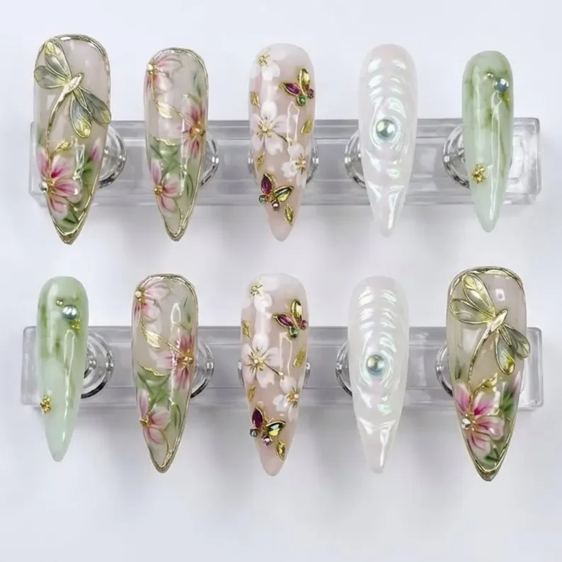 press on nails, custom press on nails, fake nails, Nails Art, stained glass nails, gold press on nails, 3d press on nails, luxury press on nails, handmade press on nails