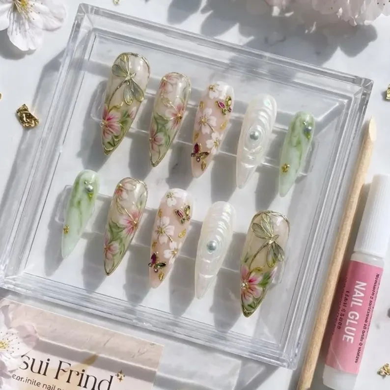 press on nails, custom press on nails, fake nails, Nails Art, stained glass nails, gold press on nails, 3d press on nails, luxury press on nails, handmade press on nails