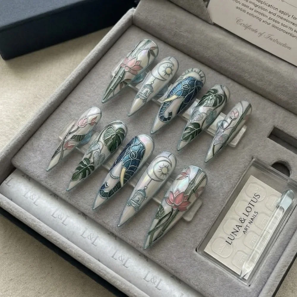 press on nails, custom press on nails, fake nails, Nails Art, stained glass nails, gold press on nails, 3d press on nails, luxury press on nails, handmade press on nails